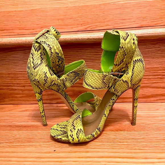 Pre Loved: GREEN STEVE MADDEN SNAKESKIN SANDALS 8.5 - Picture 7 of 13